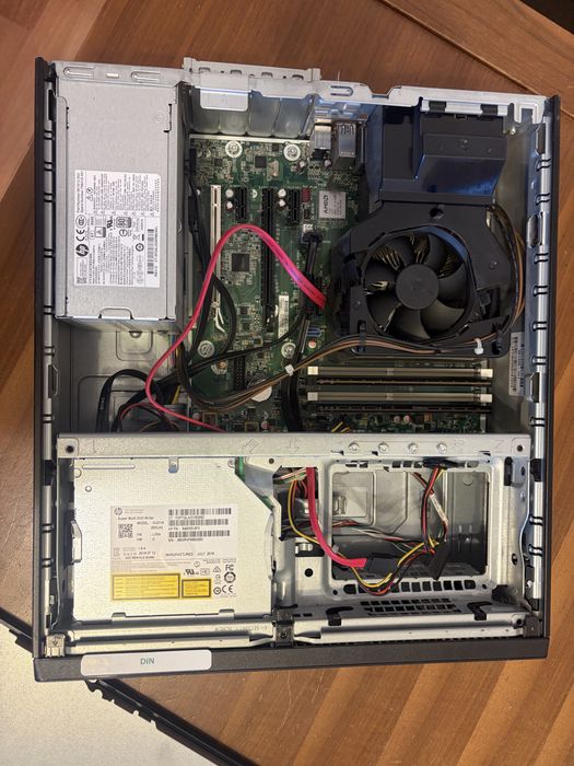 Calculator Hp EliteDesk 705 G3 cu CPU Amd , licenta windows