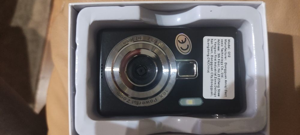 Чисто нов дигитален фотоапарат