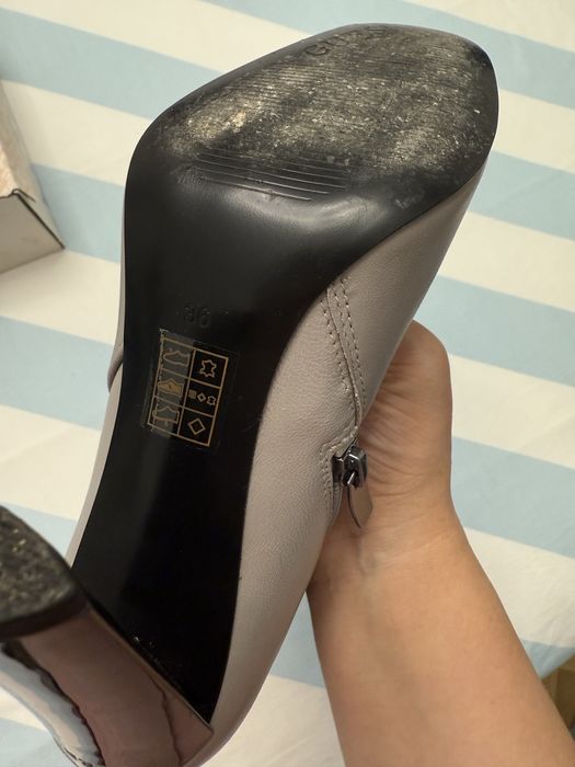 Елегантни боти GUESS, сиви, номер 36