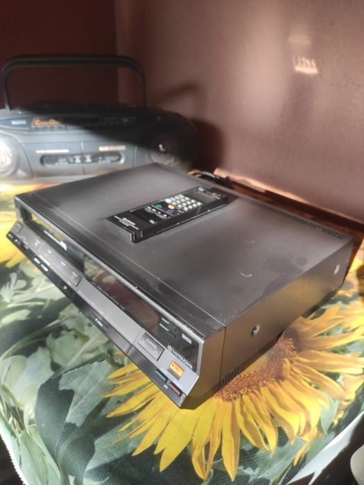 HITACHI video deck model: VT-125E