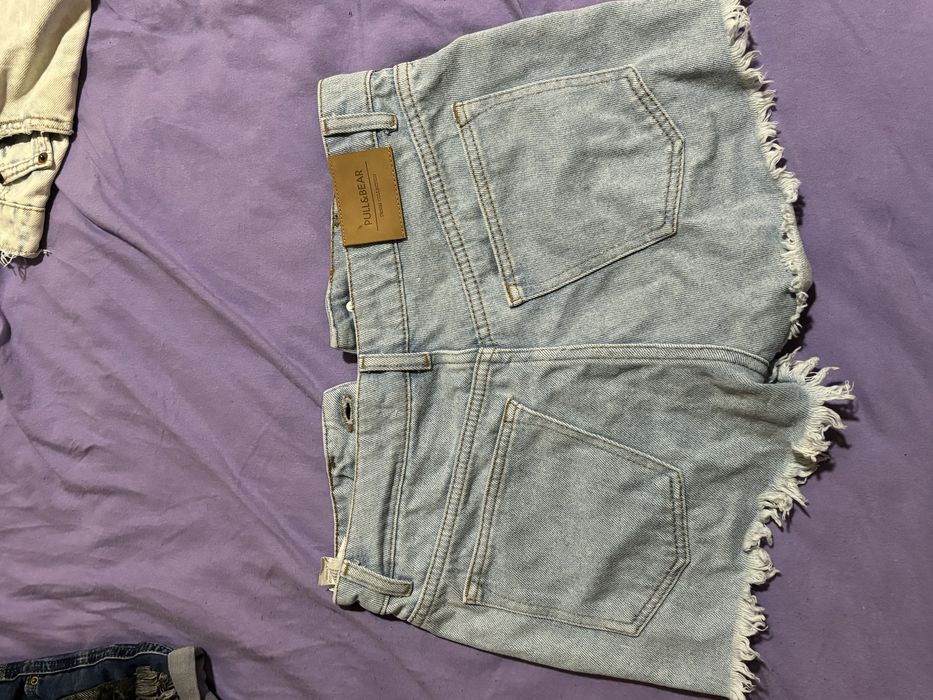 Doua perechi pantaloni scurti de blugi dama de firma