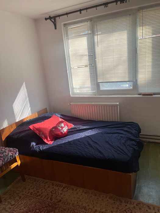 Inchiriez apartament 2 camere decomandat Jean Steriadi