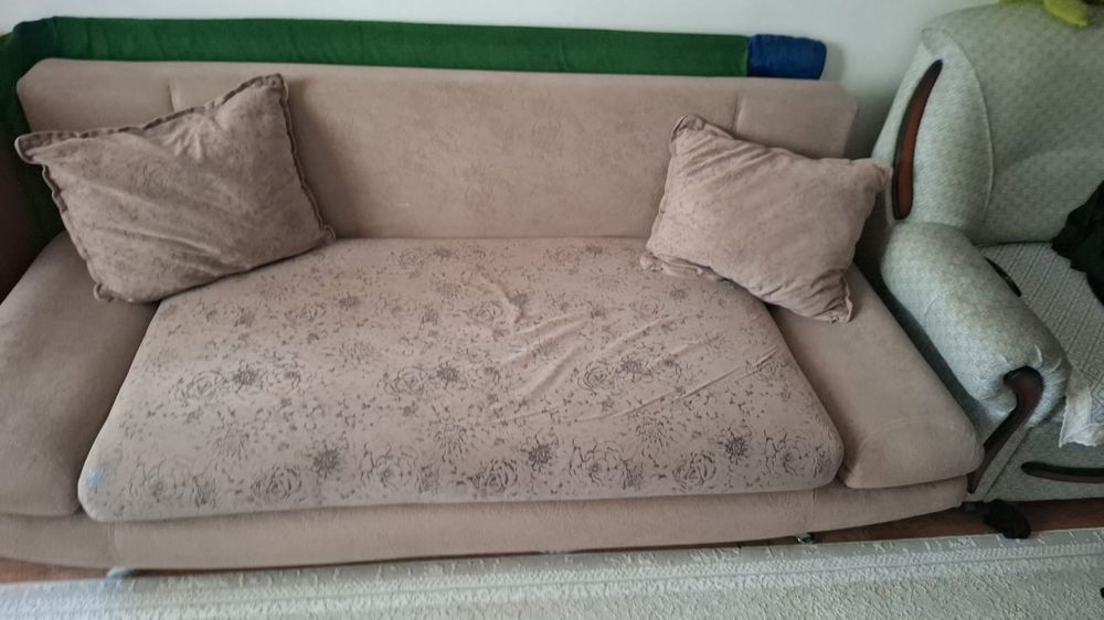 Продам диван в хорошем состоянии