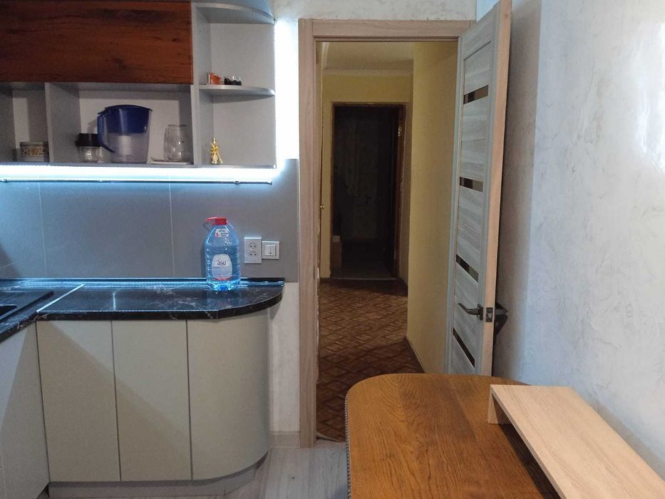 продается 3 ком кв  р-н Казахстан