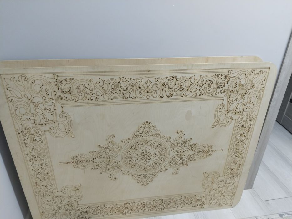 Продается стол срочно новый почти