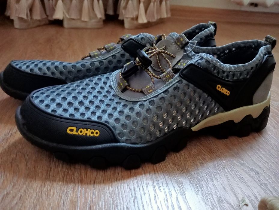 Кроссовки горные