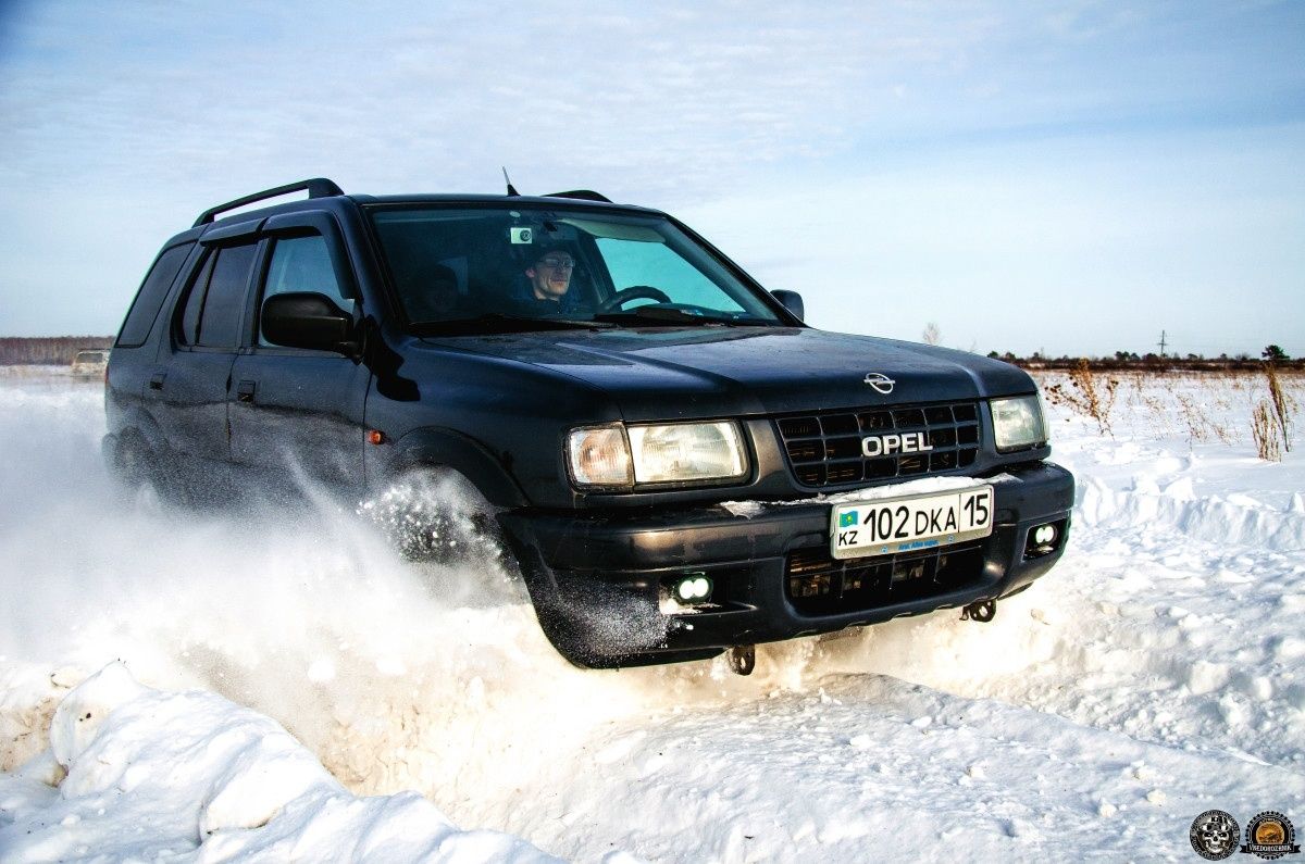 Opel Frontera b черный