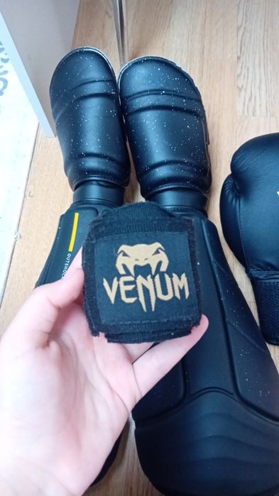 Echipament kickboxing. Manusi box (10 oz), fase box 4m, tibiere (L)