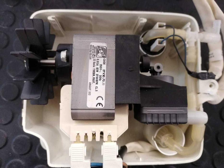Pompa de vid EPV30.70.11 frigider Hotpoint Ariston , ventilator / R17