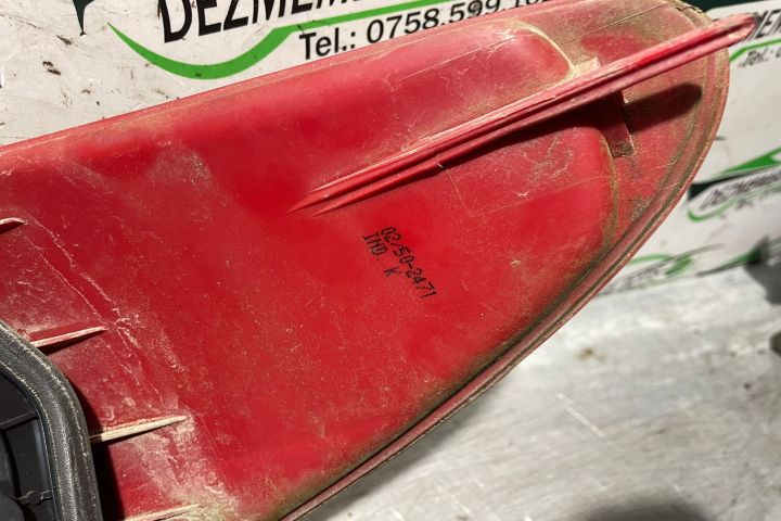 Lampa / Tripla stop dreapta pe hayon Renault Clio a 2-a generatie