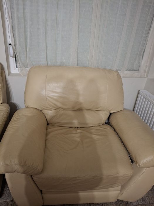 Кожен бежов диван от естествена кожа