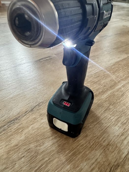 Masina de gaurit si insurubat Makita DDF470