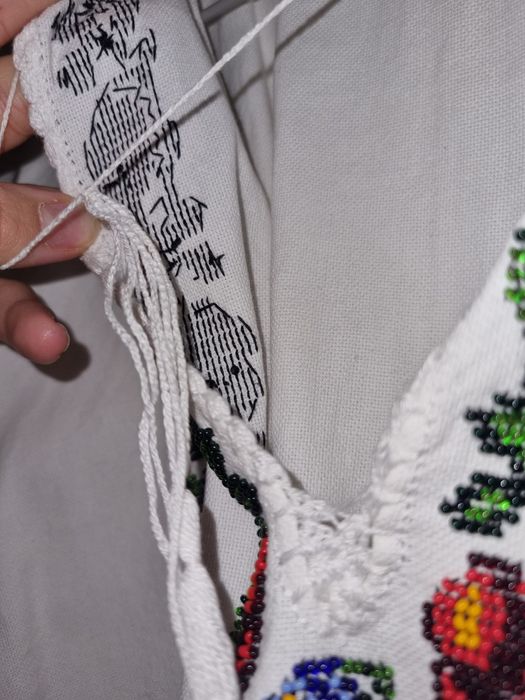 Cămăși cusute cu mărgele, fir continuu, bărbat-femeie.