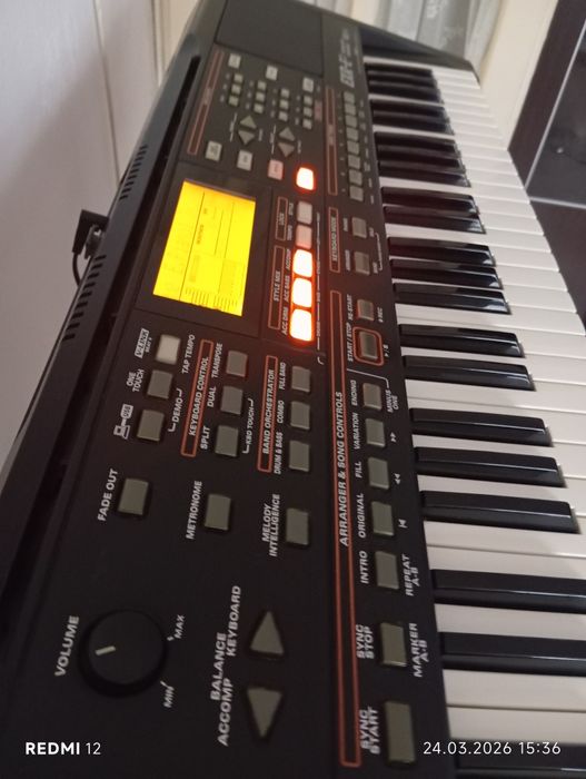 Roland stare foarte buna plus boxă ce se vede in poze  doar la schimb