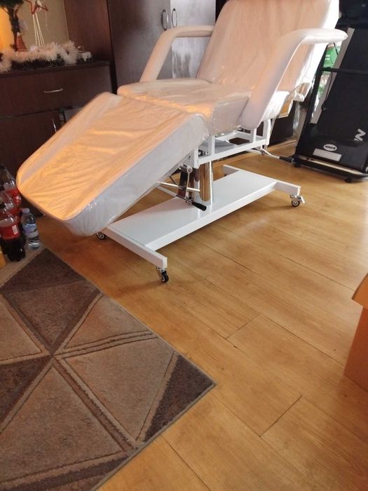 Продавам нов козметичен стол