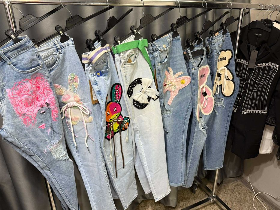 Страхотни дамски дънки с голям еластант и топ качество