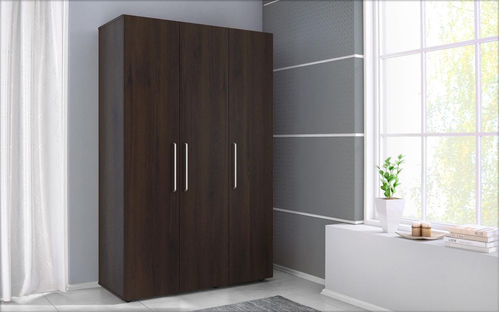 Продавам гардероб „Офелия“ – почти нов