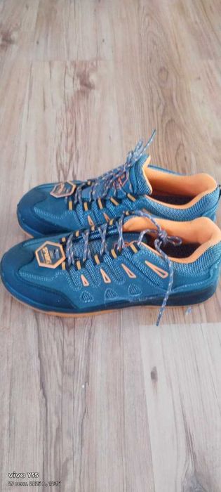 Продам спец обувь ботинки. кроссовки