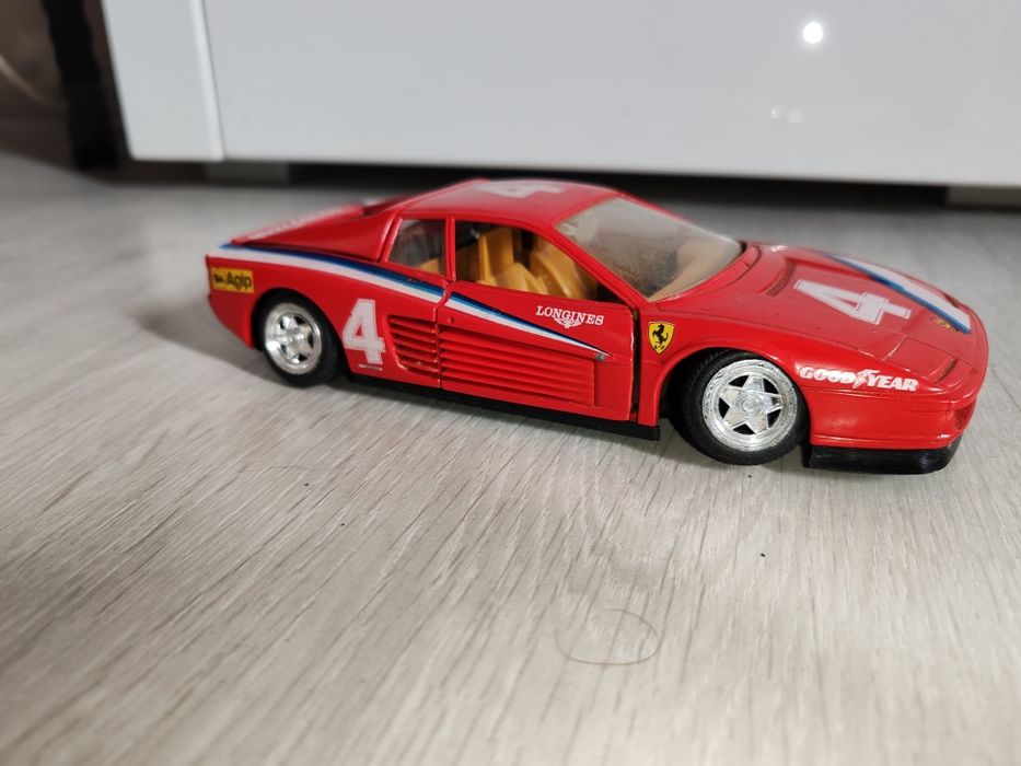 Vând Ferrari Testarosa macheta 1:24