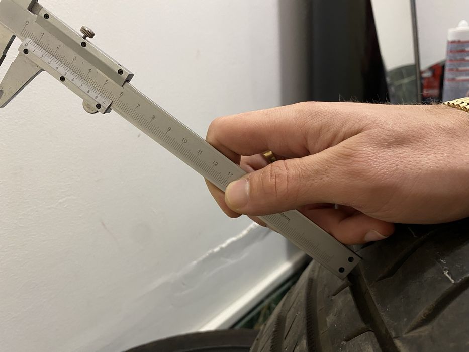 235/40/19 DOT-23 6+mm