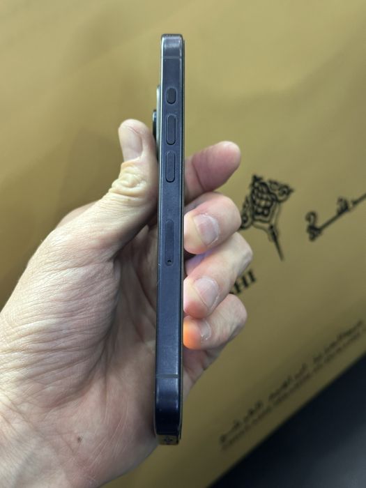 iPhone 15 Pro sim заблок