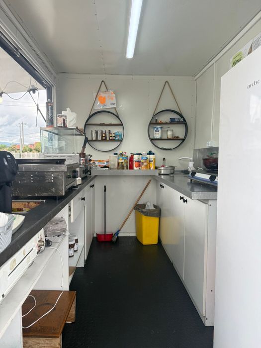Rulotă comercială complet echipată – gata de lucru!