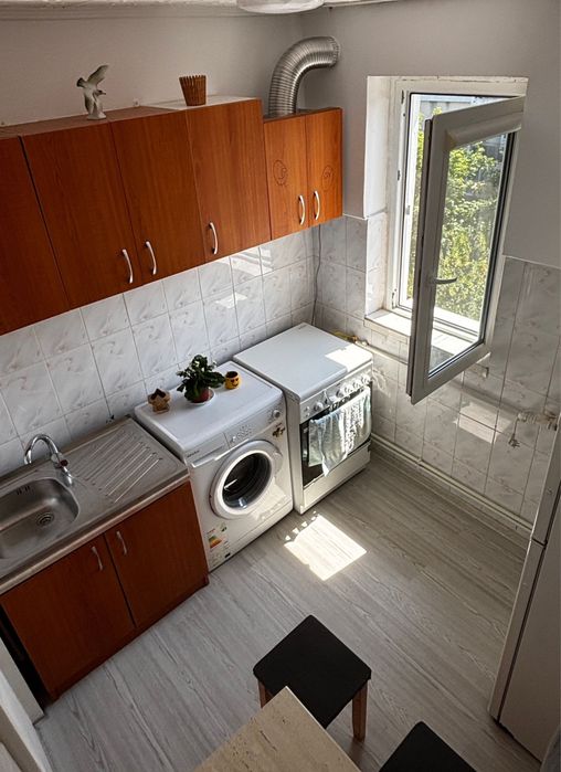 Apartament oferit in Chirie 2 Camere  -360 € (Campina ,  Milcovului, Semi Central)-Propietar