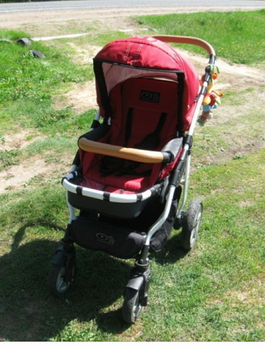 Отличная коляска 3в 1 срочно!