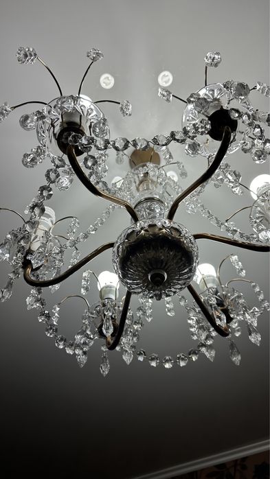 Продам хрустальную люстру