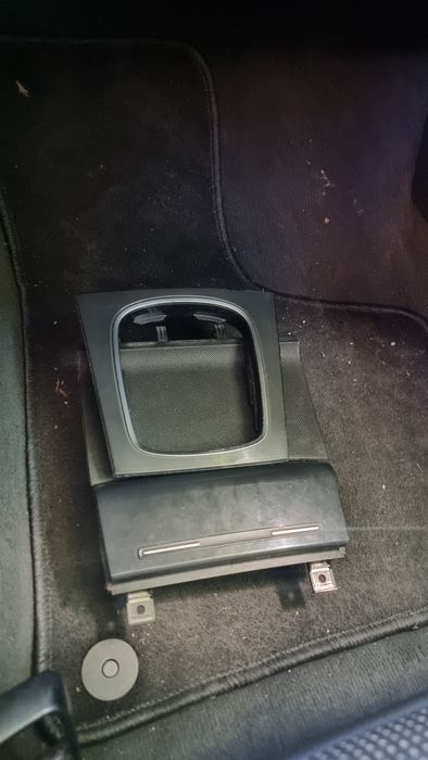 Ауди а3/с3 8п единичен дин, радиото,Лайсната, пепелника и всичко за ед