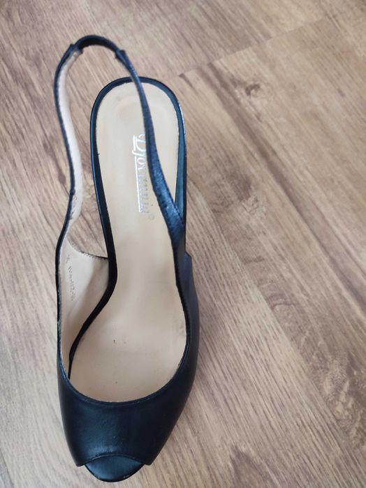 Босоножки кожаные размер 36