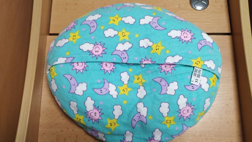 Анатомична бебешка възглавница L Л с калъфка Anatomic help Greece