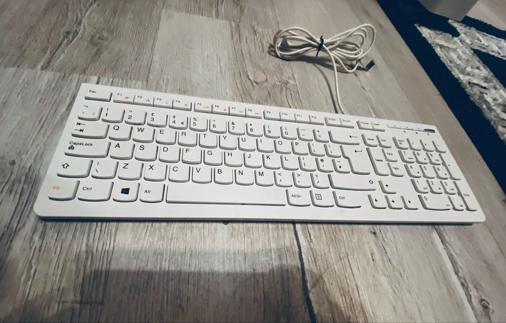 Vand tastatura de la LENOVO