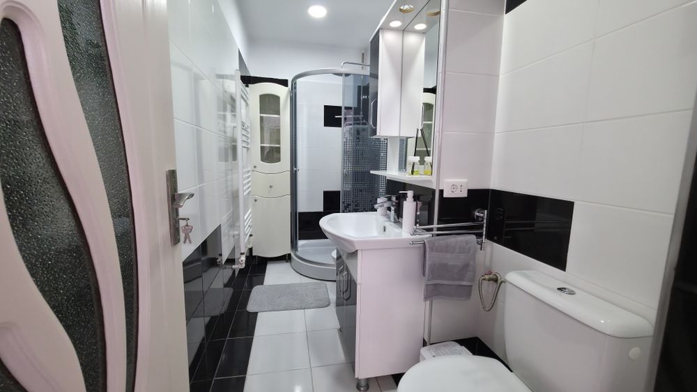 Inchiriez/Schimb Apartament ultracentral etaj 2