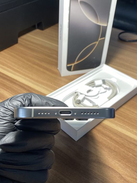 iPhone 16 Pro Max • 256 GB • Natural Titanium