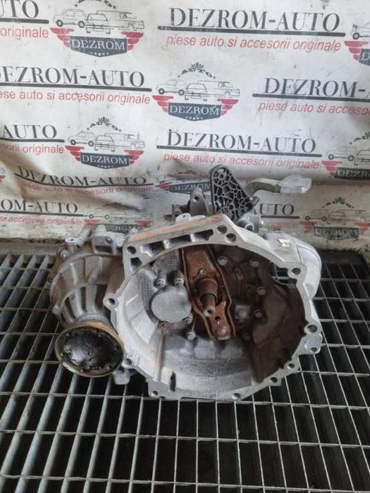 Cutie viteze Start-Stop MQ250 MLS VW Caddy 3 1.6 TDI CAYD 102 cai