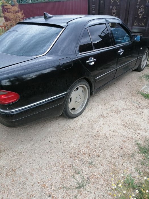 Продаю автомобиль Mercedes-Benz E320 Avantgarde — 1999 г.