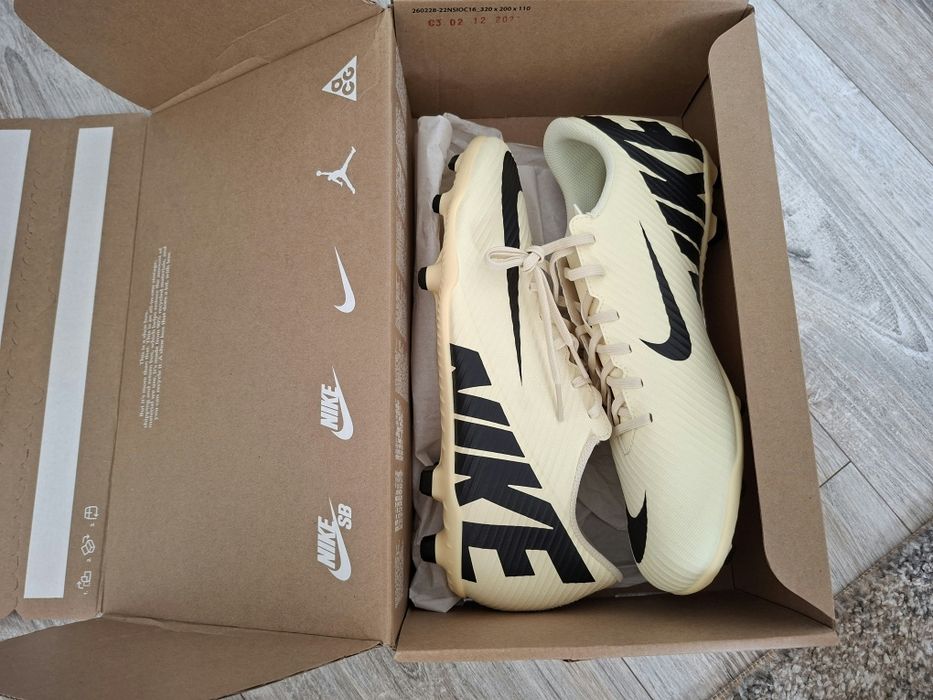 (НАМАЛЕНА ЦЕНА) Нови бутонки nike ,размер 43