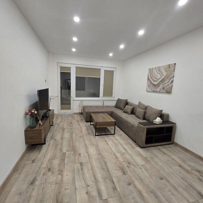 Дава се под наем Тристаен апартамент в София, Банишора - 100 кв.м за 698.19 € - Снимка #1