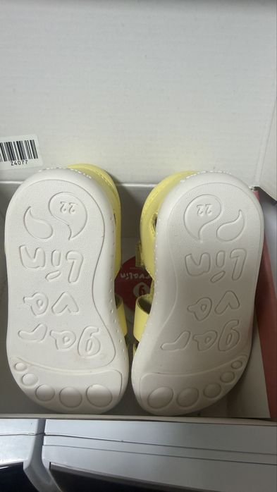 Нови сандали garvalin