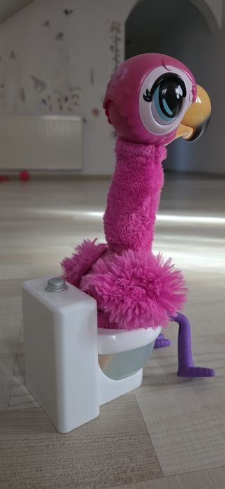 Jucarie flamingo care face caca