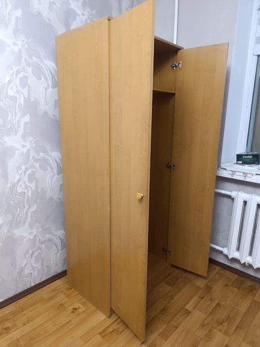 Распашной  платяной шкаф