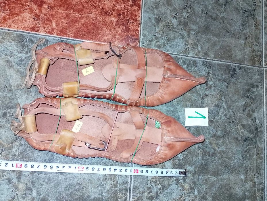 Цървули №44 и дървен бастун с глава на дракон