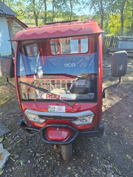 Triciclu electric cu cabina