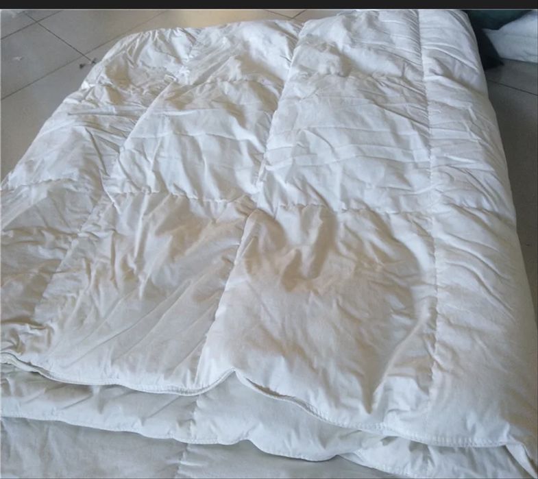 Одеяла б/у отельные