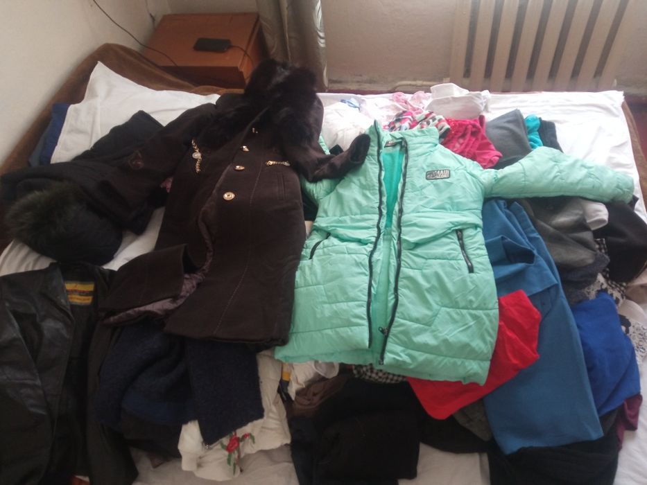 Вещи разные детские куртки ,кофты ,брюк