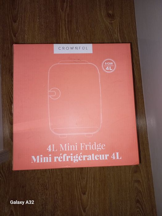Розовый мини-холодильник Crownful (4 литра) 

Стильный и удобный