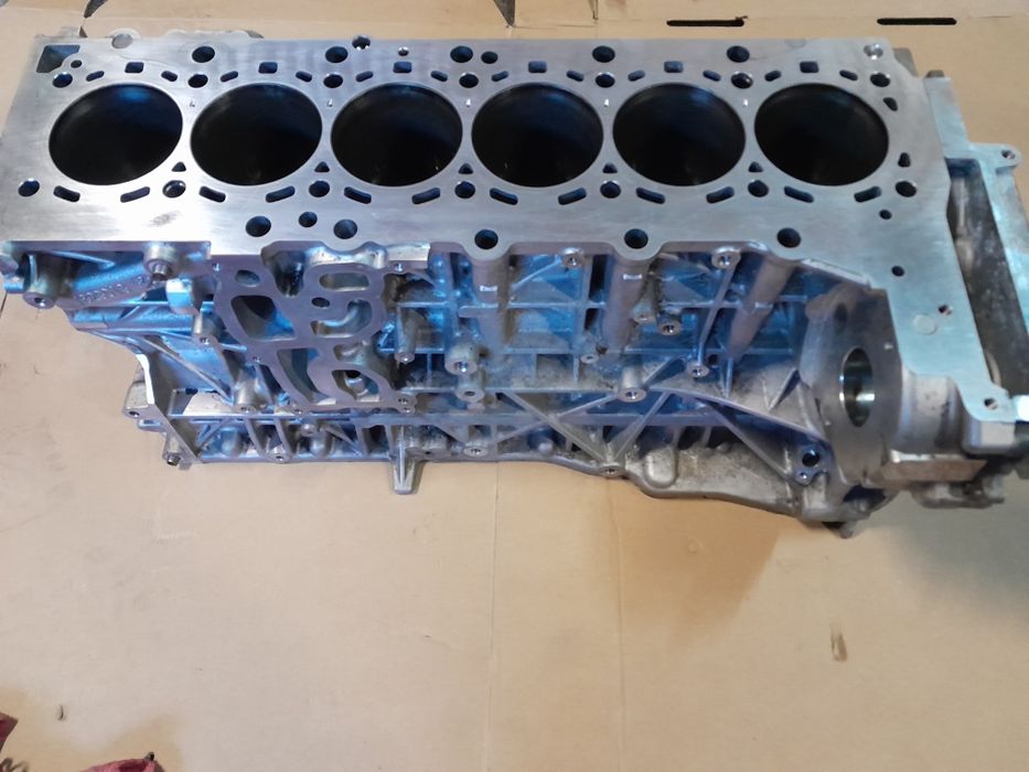 BMW N57D30B цилиндров блок