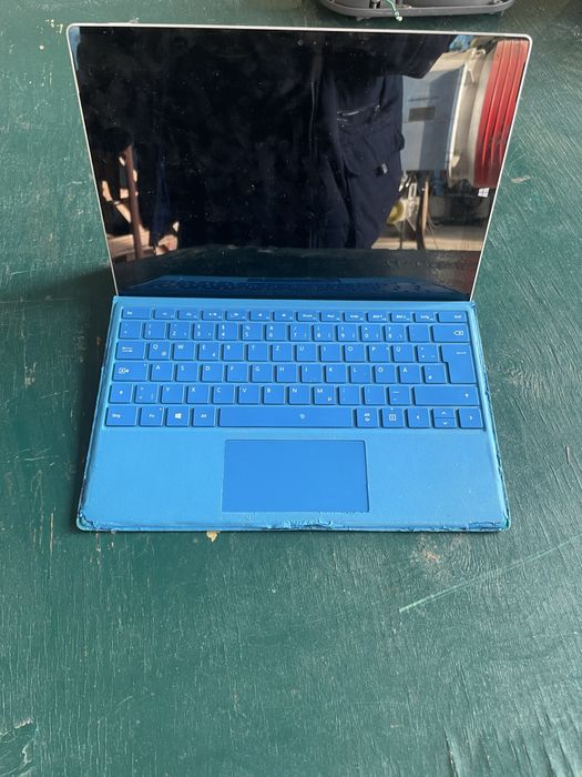 Лаптоп таблет Surface