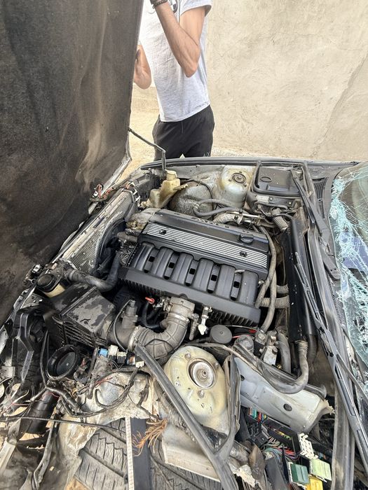 Продам BMW E34 на запчасти
